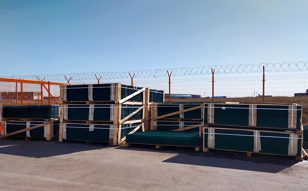 Секции систем ограждений в сером и коричневом цветах.jpg Секции систем ограждений в сером и коричневом цветах.jpg